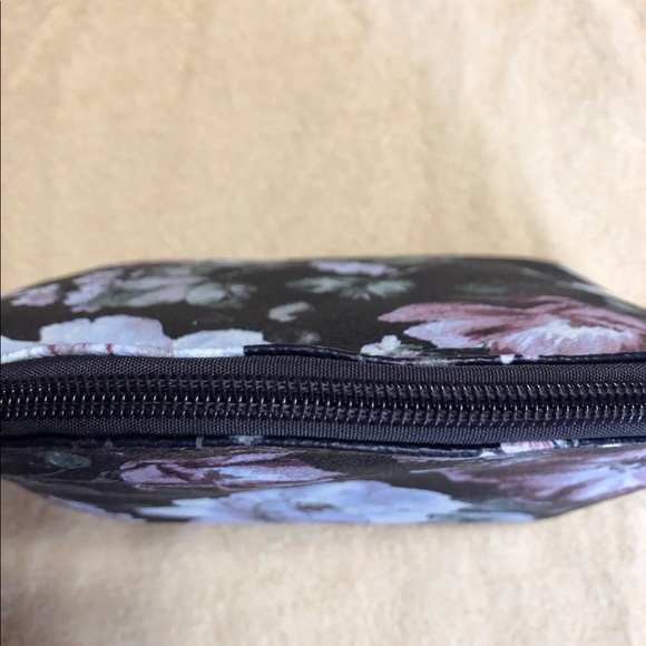 NY&Co Make up Bag - Picture 3 of 6